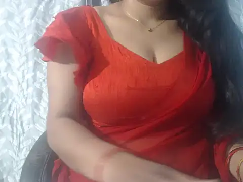 cute-priy online show from December 17, 2025, 5:23 am