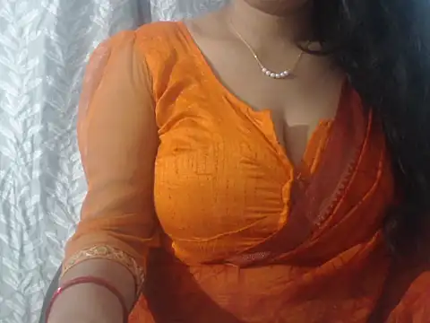 cute-priy online show from December 4, 2025, 5:17 am