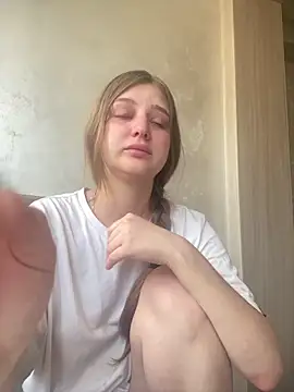 MollyDolle online show from June 15, 2026, 10:26 am