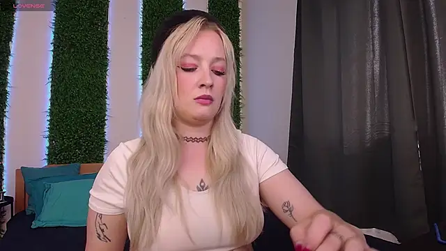 Snapshot of Nicole__Aniston_ chatting on September 26, 2025, 12:01 pm Nicole  Aniston  online show from September 26, 2025, 12:01 pm