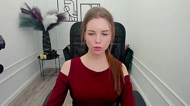 Snapshot of MileyWings chatting on November 30, 2025, 1:34 pm MileyWings online show from November 30, 2025, 1:34 pm