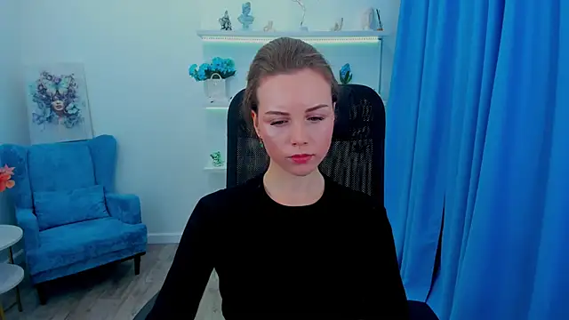 Snapshot of MileyWings chatting on November 17, 2025, 11:25 am MileyWings online show from November 17, 2025, 11:25 am