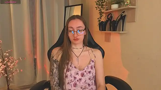 ShiroHeby online show from April 17, 2026, 1:14 pm