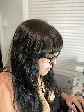 ThicBunz online show from October 30, 2025, 4:15 pm