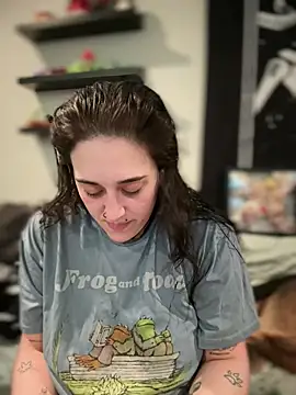 ThicBunz online show from April 9, 2026, 11:33 pm