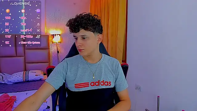 Snapshot of Nathan_Bluee chatting on February 19, 2025, 1:50 pm Nathan Bluee online show from February 19, 2025, 1:50 pm