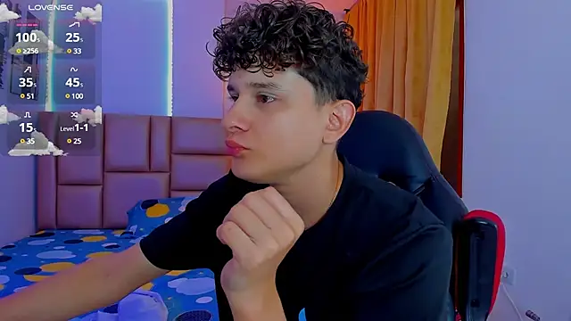 Snapshot of Nathan_Bluee chatting on March 7, 2025, 1:51 pm Nathan Bluee online show from March 7, 2025, 1:51 pm