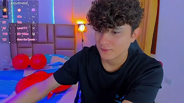 Snapshot of Nathan_Bluee chatting on February 15, 2025, 12:54 pm Nathan Bluee online show from February 15, 2025, 12:54 pm