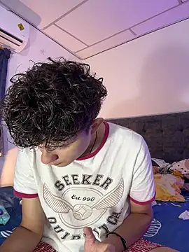 Snapshot of Nathan_Bluee chatting on November 11, 2025, 3:07 pm Nathan Bluee online show from November 11, 2025, 3:07 pm