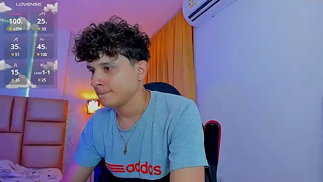 Snapshot of Nathan_Bluee chatting on March 5, 2025, 5:08 pm Nathan Bluee online show from March 5, 2025, 5:08 pm