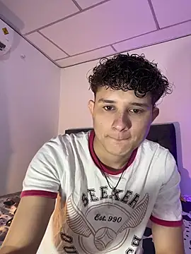 Snapshot of Nathan_Bluee chatting on November 3, 2025, 3:04 pm Nathan Bluee online show from November 3, 2025, 3:04 pm