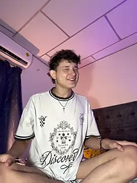 Snapshot of Nathan_Bluee chatting on October 28, 2025, 12:00 am Nathan Bluee online show from October 28, 2025, 12:00 am