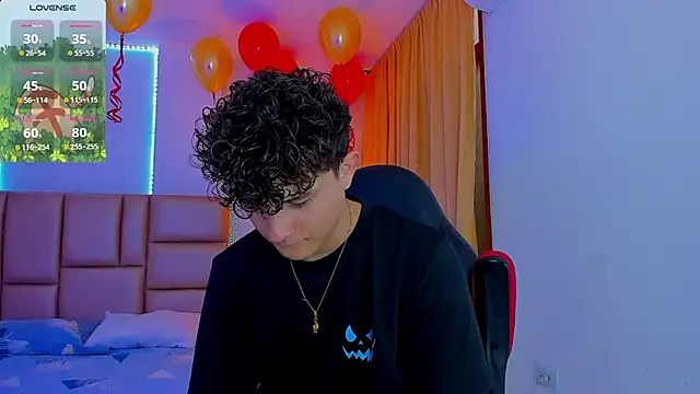 Snapshot of Nathan_Bluee chatting on March 20, 2025, 1:37 pm Nathan Bluee online show from March 20, 2025, 1:37 pm