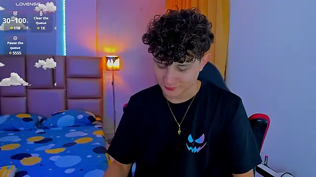 Snapshot of Nathan_Bluee chatting on March 15, 2025, 1:07 pm Nathan Bluee online show from March 15, 2025, 1:07 pm