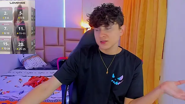 Snapshot of Nathan_Bluee chatting on February 8, 2025, 7:59 pm Nathan Bluee online show from February 8, 2025, 7:59 pm