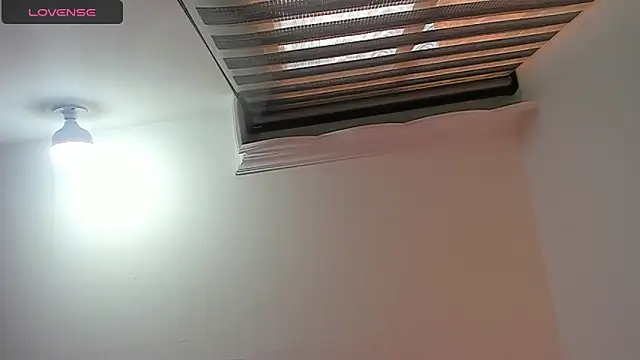 Samanthamillher10 online show from April 14, 2026, 12:10 pm