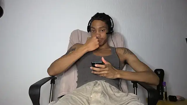 Snapshot of Skinnyblackman chatting on June 10, 2026, 5:19 am Skinnyblackman online show from June 10, 2026, 5:19 am