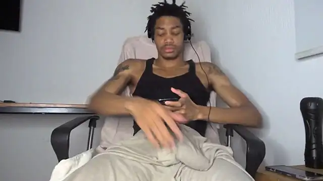 Snapshot of Skinnyblackman chatting on June 7, 2026, 2:50 am Skinnyblackman online show from June 7, 2026, 2:50 am