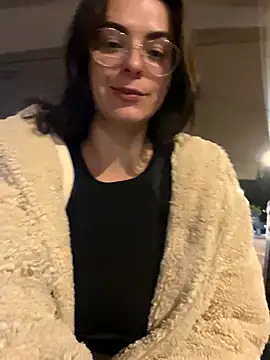 Snapshot of Alicia_Hot1 chatting on November 16, 2025, 6:01 pm Alicia Hot1 online show from November 16, 2025, 6:01 pm