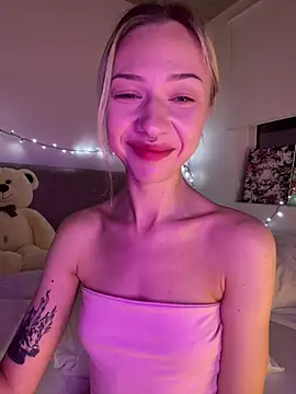 Snapshot of _urbestie_ chatting on July 9, 2026, 10:42 pm urbestie online show from July 9, 2026, 10:42 pm