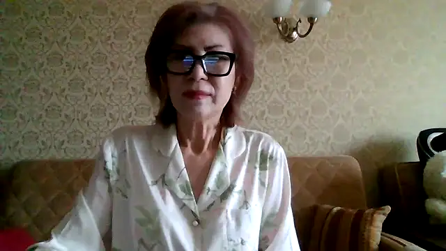 Elegant00Lady online show from April 18, 2026, 4:15 am