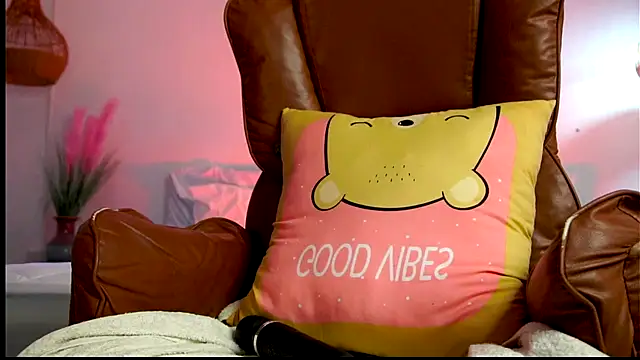 Avrilmoon online show from January 6, 2026, 1:53 am