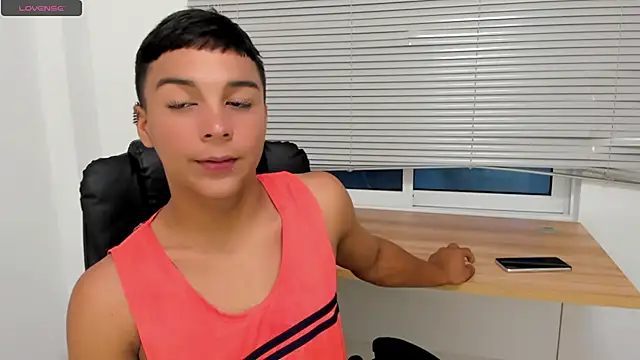 Snapshot of Seductivo_jr chatting on December 4, 2025, 4:33 am Seductivo jr online show from December 4, 2025, 4:33 am