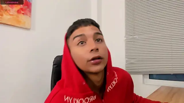 Snapshot of Seductivo_jr chatting on October 24, 2025, 5:17 am Seductivo jr online show from October 24, 2025, 5:17 am