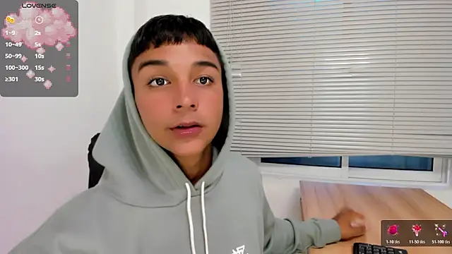 Snapshot of Seductivo_jr chatting on November 4, 2025, 8:45 pm Seductivo jr online show from November 4, 2025, 8:45 pm