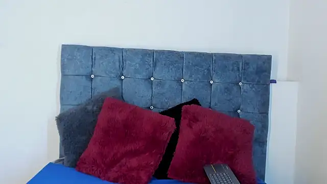 Snapshot of riley_colors chatting on February 17, 2025, 8:27 pm riley colors online show from February 17, 2025, 8:27 pm