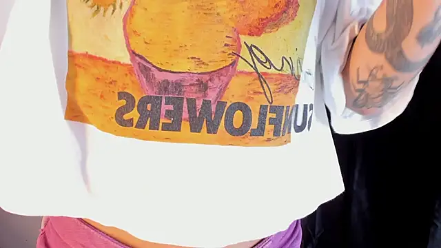 Snapshot of riley_colors chatting on March 8, 2025, 8:35 pm riley colors online show from March 8, 2025, 8:35 pm