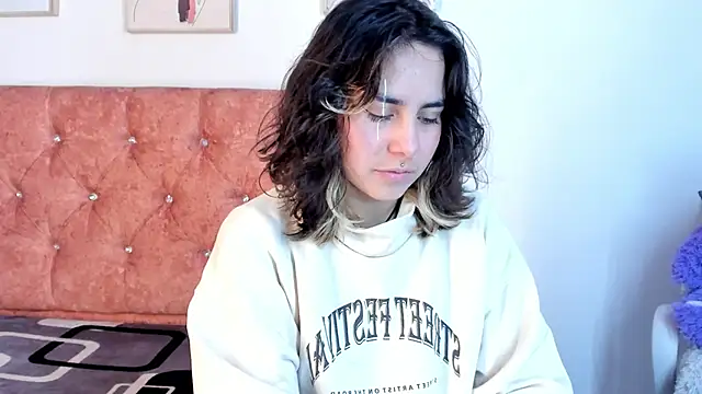 Snapshot of riley_colors chatting on March 12, 2025, 10:07 pm riley colors online show from March 12, 2025, 10:07 pm