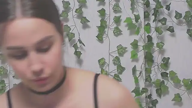 MiaNell online show from February 28, 2025, 9:23 pm