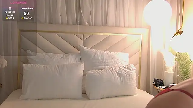 Snapshot of AmandaPirs chatting on October 24, 2025, 12:37 pm AmandaPirs online show from October 24, 2025, 12:37 pm