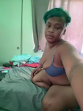 Snapshot of Prettynthick12 chatting on June 24, 2026, 7:44 pm Prettynthick12 online show from June 24, 2026, 7:44 pm