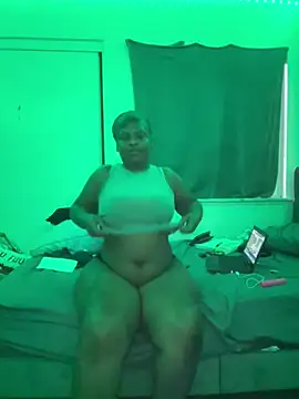 Snapshot of Prettynthick12 chatting on June 23, 2026, 9:07 am Prettynthick12 online show from June 23, 2026, 9:07 am