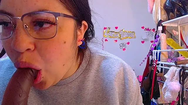 lanaqueen699 online show from June 4, 2026, 12:21 pm