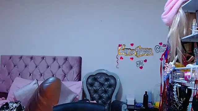 lanaqueen699 online show from March 19, 2026, 12:16 pm