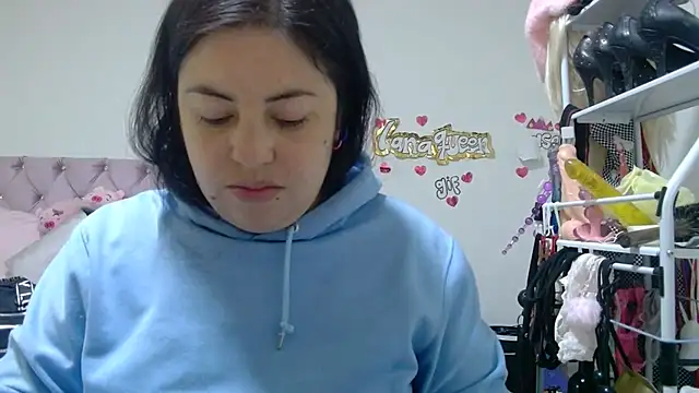lanaqueen699 online show from May 26, 2026, 2:15 pm