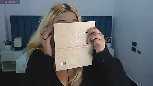 Snapshot of april_bunnyy chatting on November 26, 2025, 7:58 pm april bunnyy online show from November 26, 2025, 7:58 pm