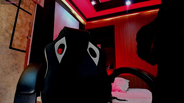 Snapshot of Melany_Luv chatting on November 20, 2025, 9:04 pm Melany Luv online show from November 20, 2025, 9:04 pm