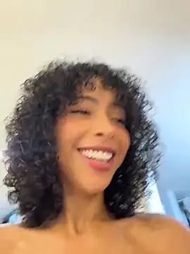 Snapshot of OSHUN_ chatting on May 24, 2026, 4:40 pm OSHUN online show from May 24, 2026, 4:40 pm
