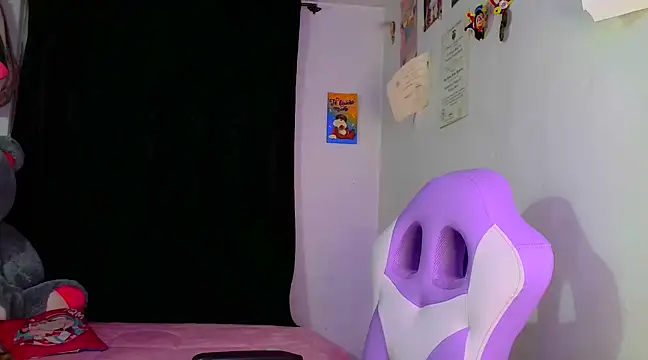 lucycherry   online show from December 11, 2024, 2:19 am