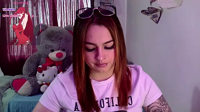 lucycherry   online show from November 19, 2025, 7:14 pm