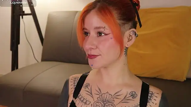 Snapshot of Daarlene chatting on February 4, 2026, 11:05 am Daarlene online show from February 4, 2026, 11:05 am