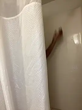 Snapshot of PrettyGal_Tingz chatting on January 15, 2025, 9:41 pm PrettyGal Tingz online show from January 15, 2025, 9:41 pm