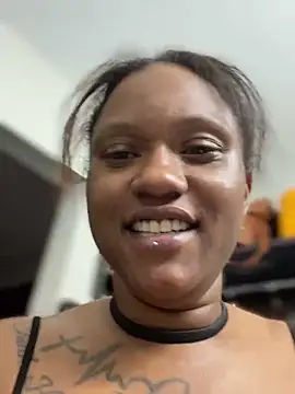 Snapshot of PrettyGal_Tingz chatting on February 7, 2025, 4:56 pm PrettyGal Tingz online show from February 7, 2025, 4:56 pm