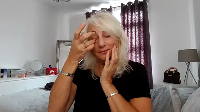 Snapshot of TanyaTaylor45 chatting on October 31, 2025, 12:13 pm TanyaTaylor45 online show from October 31, 2025, 12:13 pm