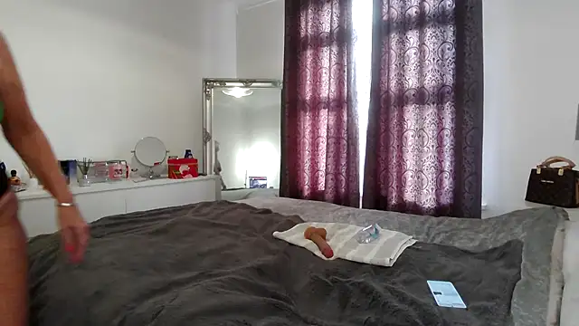 Snapshot of TanyaTaylor45 chatting on November 23, 2025, 1:32 pm TanyaTaylor45 online show from November 23, 2025, 1:32 pm