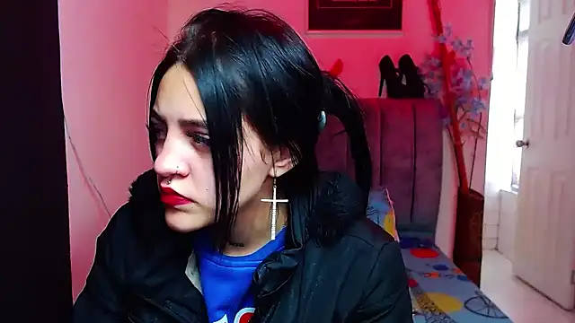 Snapshot of Violettasquirt chatting on October 6, 2025, 1:23 pm Violettasquirt online show from October 6, 2025, 1:23 pm